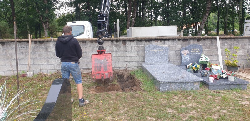 Construction d'un caveau sur le cimetière de Labouheyre