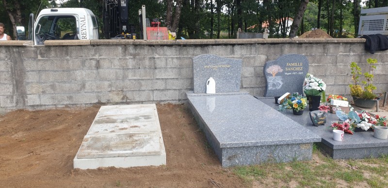 Construction d'un caveau sur le cimetière de Labouheyre